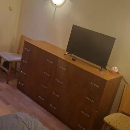 Charming 2-bed With Ac, 5 Mins From アパート サニービーチ