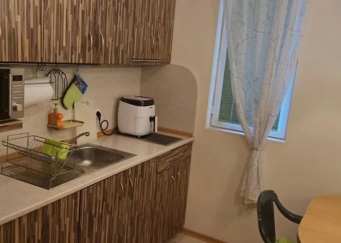 Charming 2-bed With Ac, 5 Mins From 阳光海滩