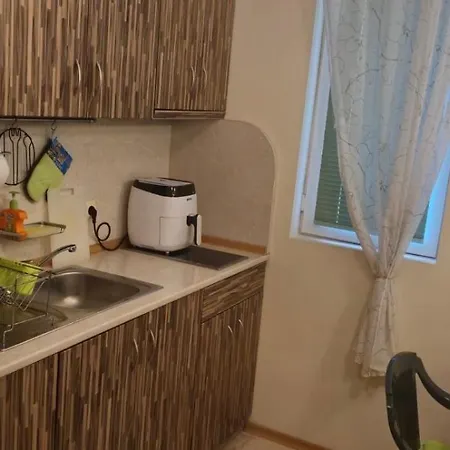 Charming 2-bed With Ac, 5 Mins From Slantschew brjag