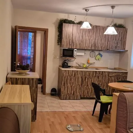 Apartmán Charming 2-bed With Ac, 5 Mins From Sluneční pobřeží