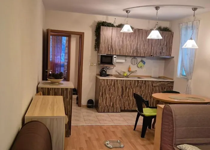 Апартамент Charming 2-bed With Ac, 5 Mins From Слънчев бряг